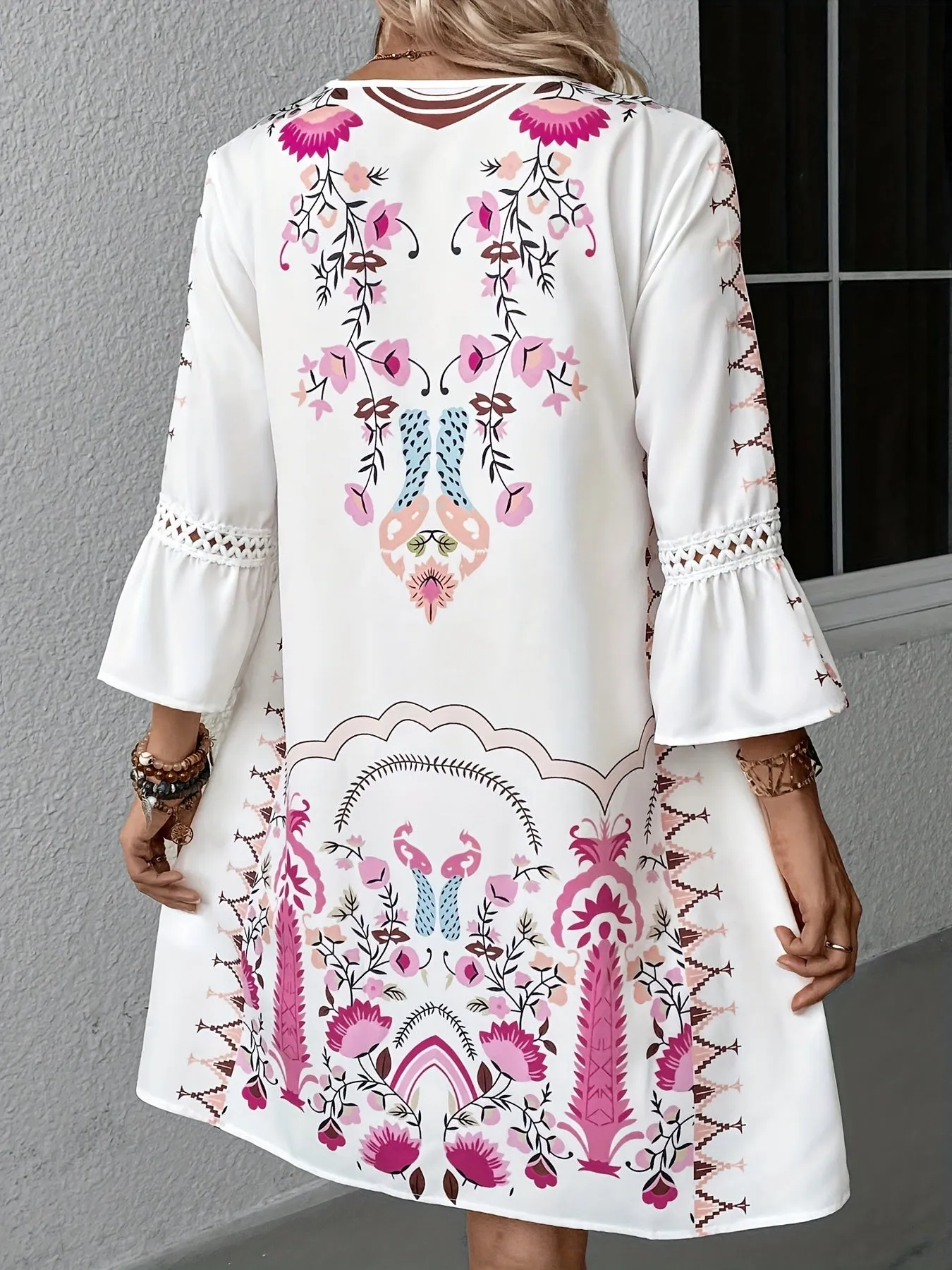 Alma Ethnic Maxi Dress with V-Neck - Boho Style for Women