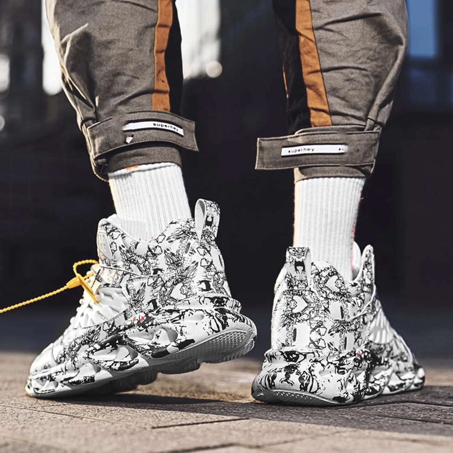 Men's Fashionable Sneakers with Unique Patterns. Comfortable and Versatile, Suitable for Running, Training, and Daily wear.