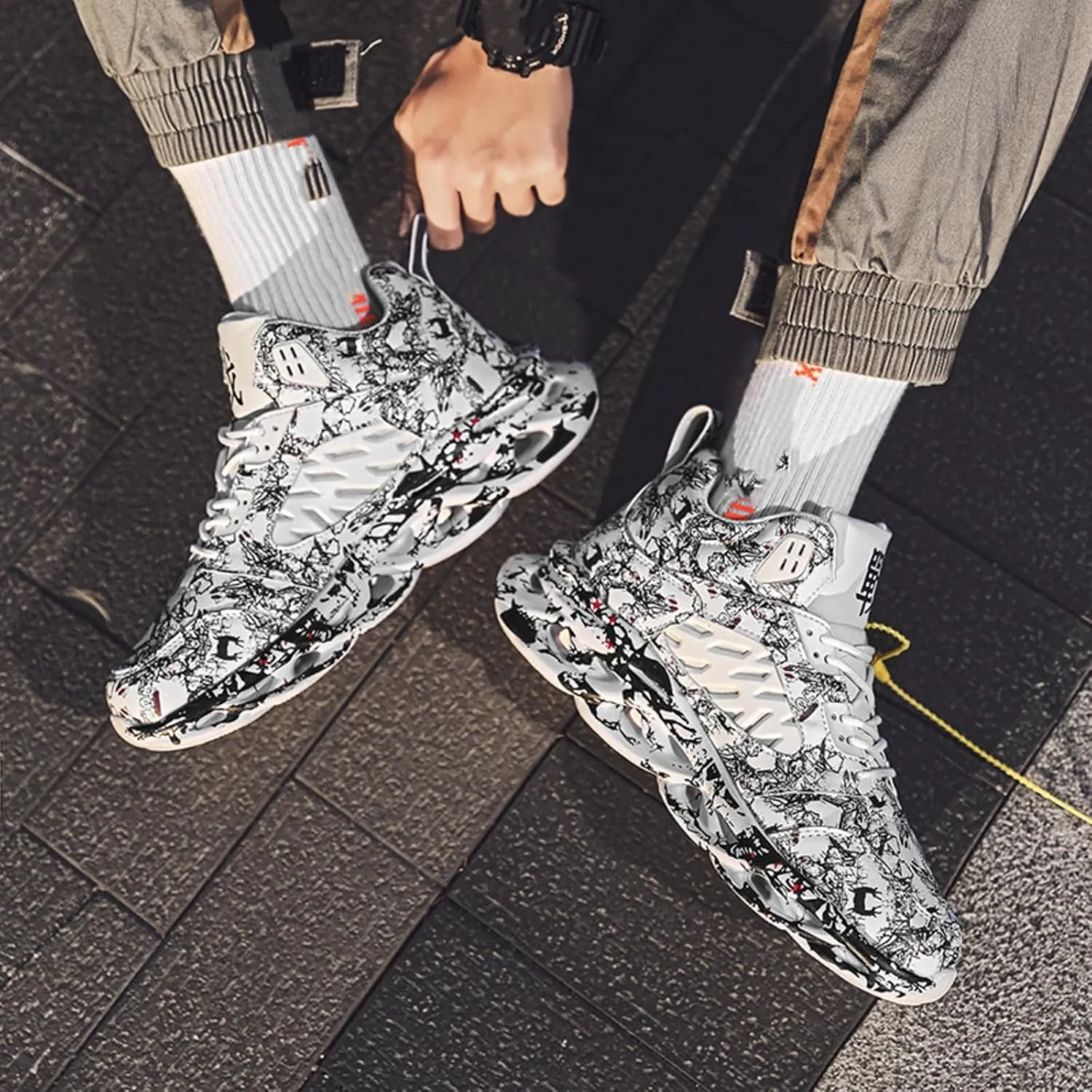 Men's Fashionable Sneakers with Unique Patterns. Comfortable and Versatile, Suitable for Running, Training, and Daily wear.