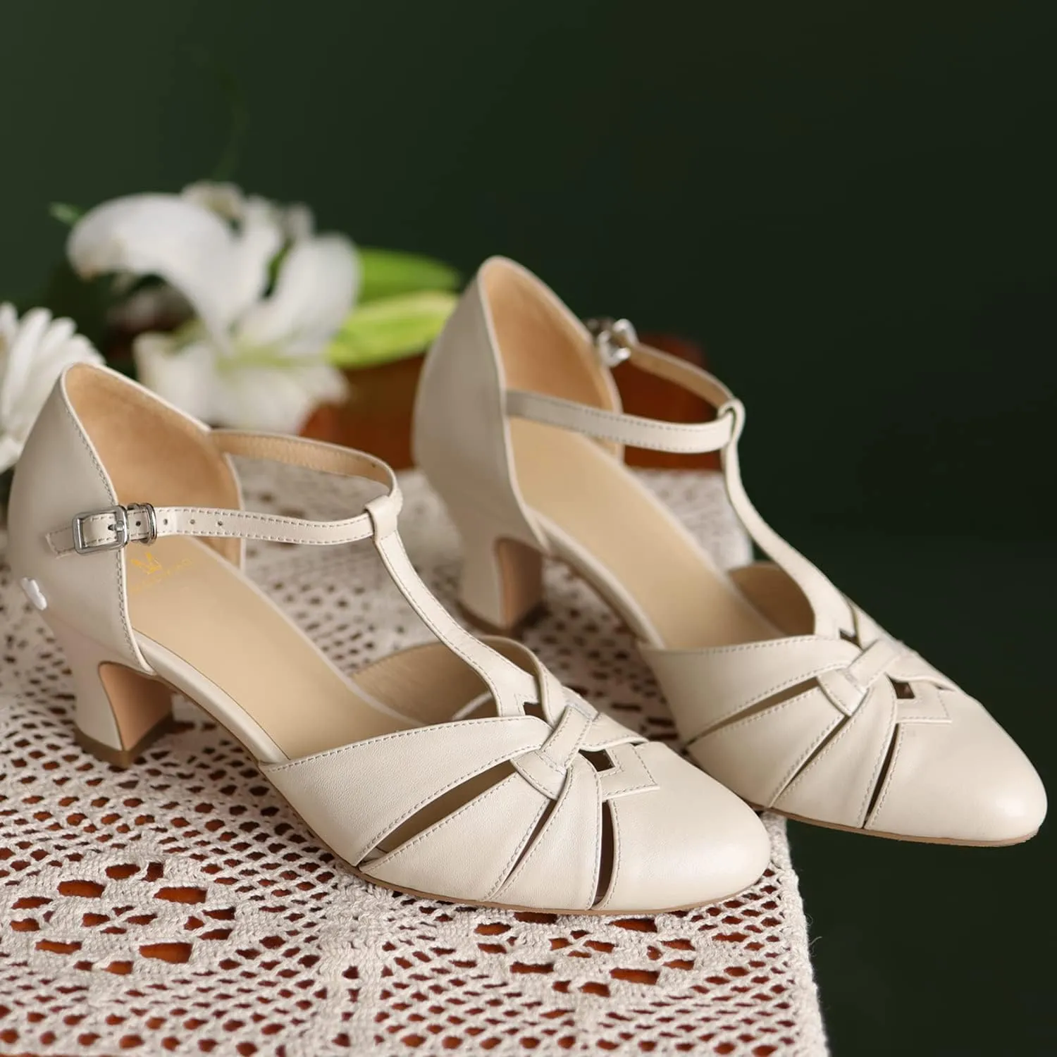 MOOMMO Women’s Ankle Strap Cage Sandals Kitten Heel Round Toe T-Strap Mary Jane Pumps Cut-Out Sandal Heels Vintage Low Heel Closed Toe Roman Sandals Dress Summer Shoes Wedding Bridal Comfy 4-11 M US