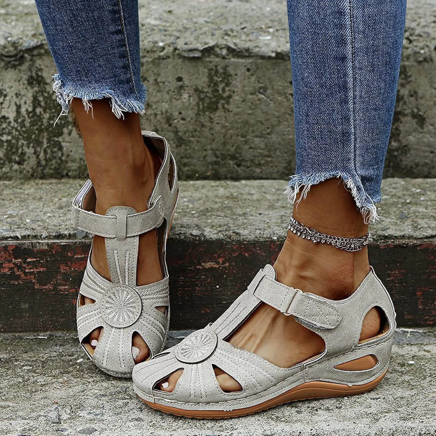 oiangi Hook and Loop Sandals for Women Wedge Hollow Closed Toe Summer Solid Color Flowers Beach Shoes Comfortable Casual Ladies Outdoor Slides Sandalias
