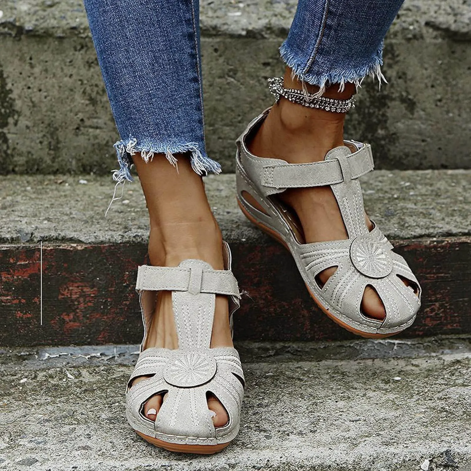 oiangi Hook and Loop Sandals for Women Wedge Hollow Closed Toe Summer Solid Color Flowers Beach Shoes Comfortable Casual Ladies Outdoor Slides Sandalias