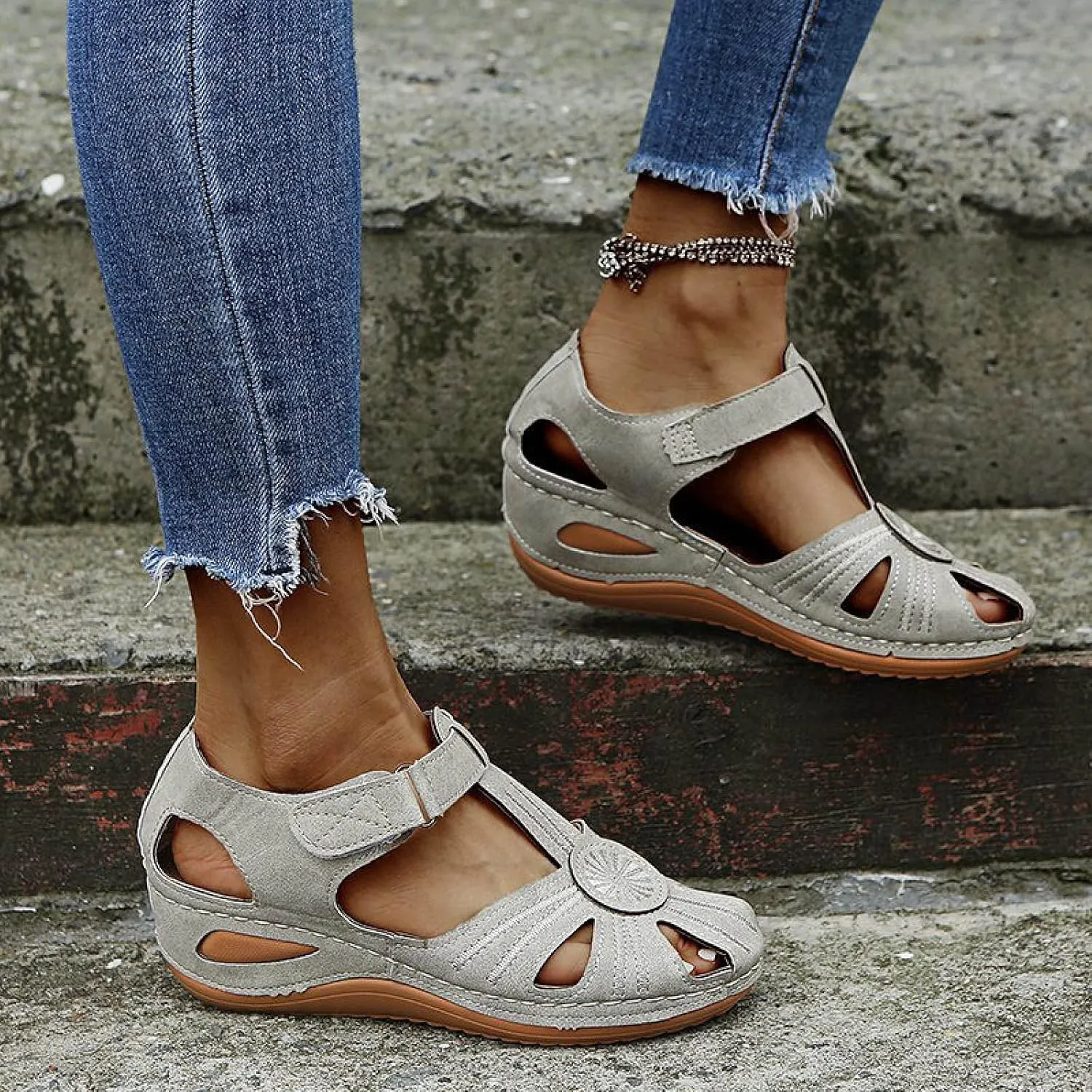 oiangi Hook and Loop Sandals for Women Wedge Hollow Closed Toe Summer Solid Color Flowers Beach Shoes Comfortable Casual Ladies Outdoor Slides Sandalias