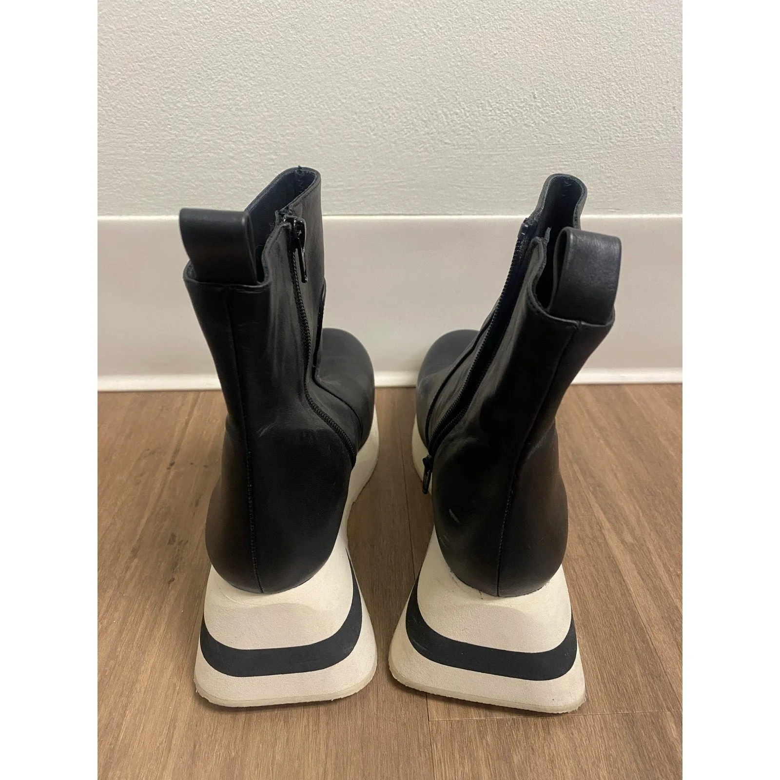 Paloma Barcelo Platform/Wedge Boots. Black Leather Sz 41
