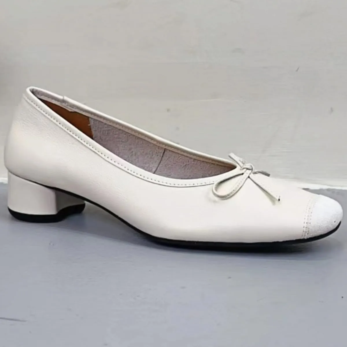 Retro Ballet Flats Shoes for Women Genuine Leather and Suede Patchwork Design Closed-Toe Low-Cut Wedding Casual and Office Work