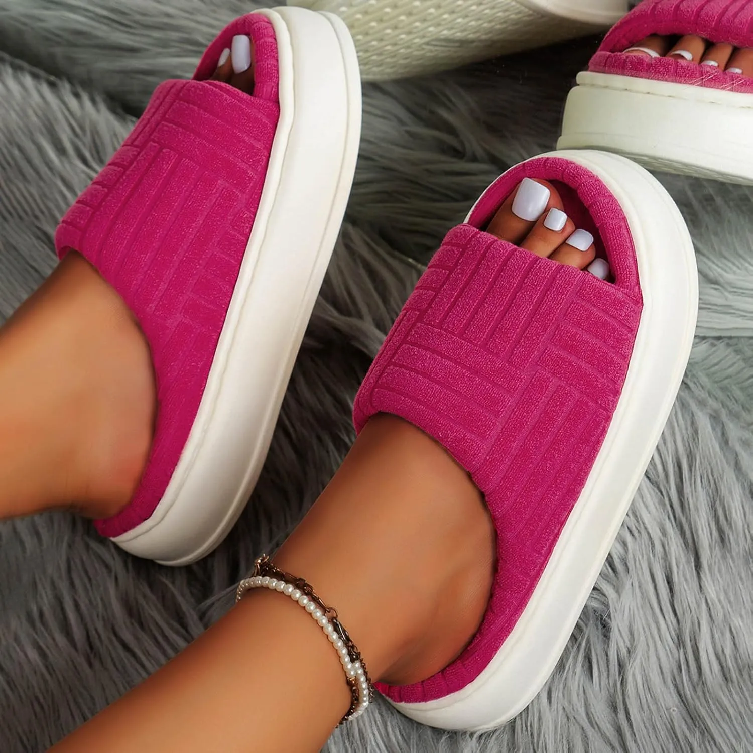 SBGMoSJ Indoor House Slippers Cute Mens Winter Outdoor Slippers Bedroom Shoes for Ladies Comfy Slippers for Women Non Slip Outdoor Christmas Lights Gifts for Women 2023