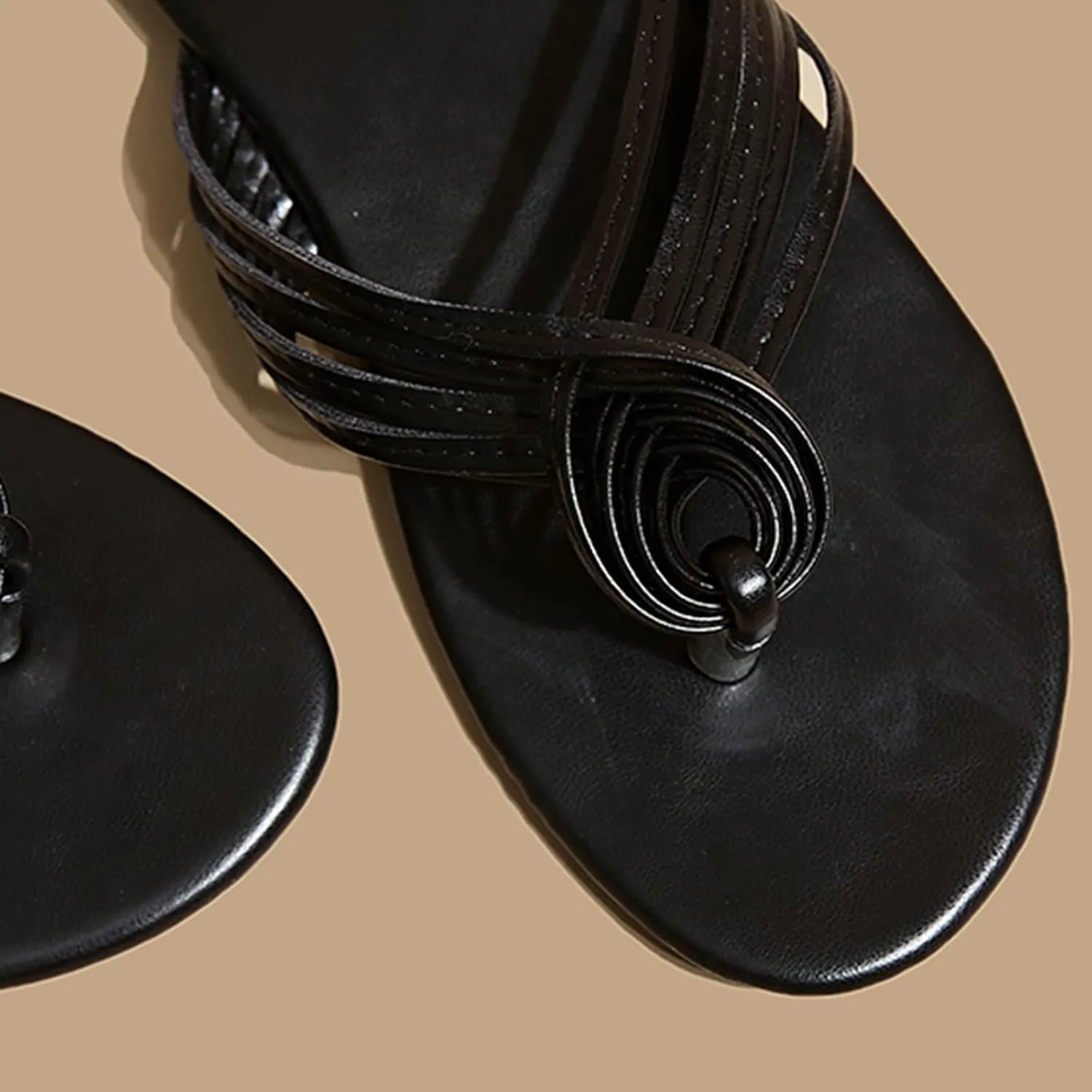 Stylish Beach Flat Flip Flops Women's Strappy Slides Summer Thong Sandals Comfortable Flat Slip-On Slippers Footwear