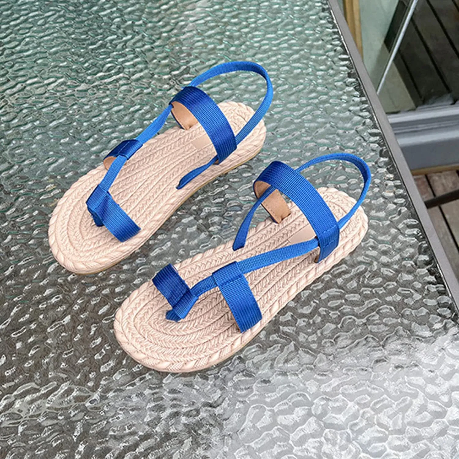 Women’s Woven Flat Sandals with Criss-Cross Straps Casual Clip-Toe Flats Beach Boho Sandales Summer Everyday Wear